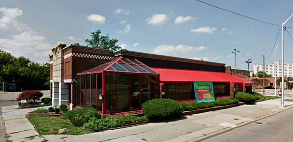 Big Boy Restaurants (Elias Brothers, Elias Bros) - Detroit - 7033 E Jefferson Ave (newer photo)